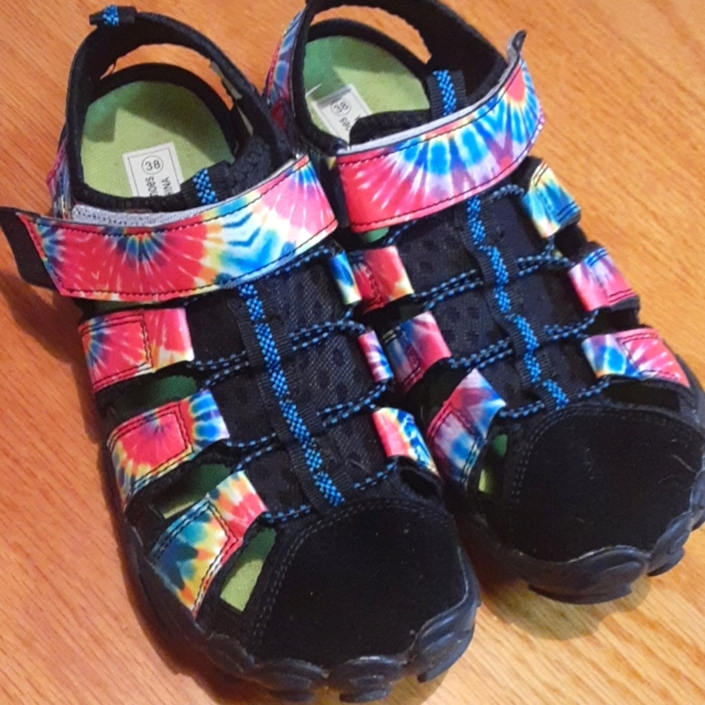 Water Shoes, Tye Dye, Amazon Brand, Size 7